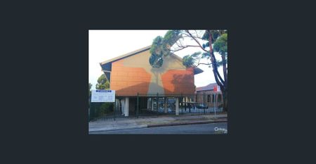 SPACIOUS, MODERN Townhouse - Photo 5