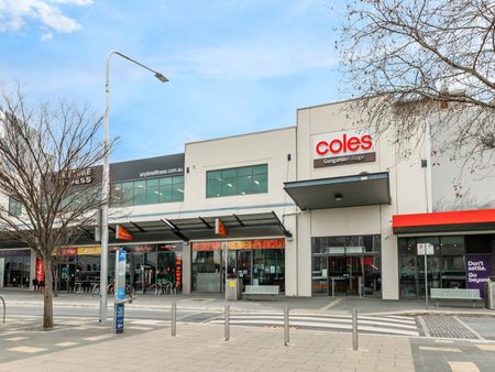 Top-Floor Urban Convenience - Photo 4