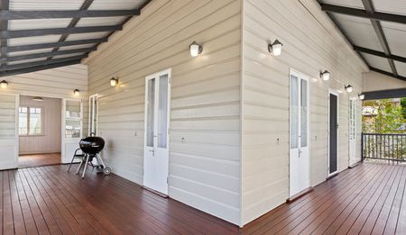 19 Rawlins Street, Kangaroo Point QLD 4169 - House For Rent | Domain - Photo 2