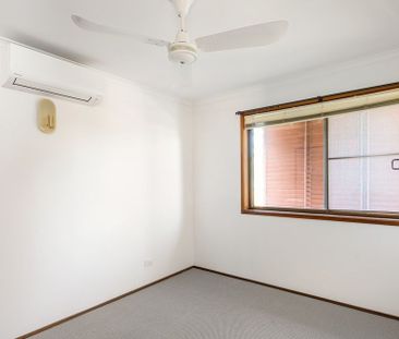 IMPECCABLE LARGE FAMILY HOME - Photo 1