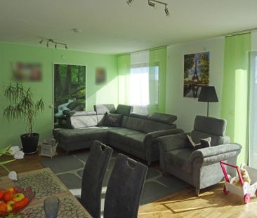 Großzügige Dachgeschosswohnung mit Balkon und schöner Aussicht! - Photo 5