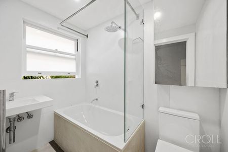 Light and Bright Apartment Close to Transport and Beach - Photo 2