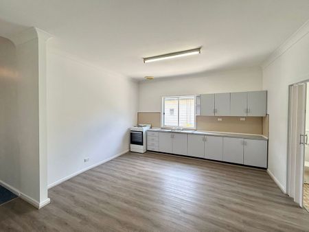 20 Princes Avenue, Charlestown - Photo 2