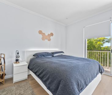 FULLY FURNISHED APARTMENT IN THE HEART OF VARSITY - Photo 2