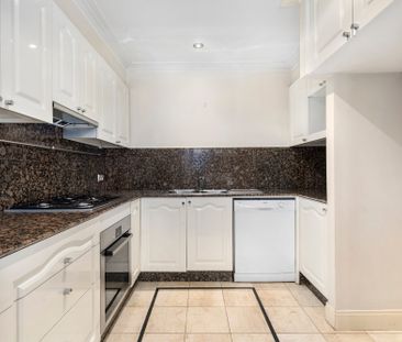 Luxury Living Over Two Levels in East Melbourne's Finest Complex - Photo 2