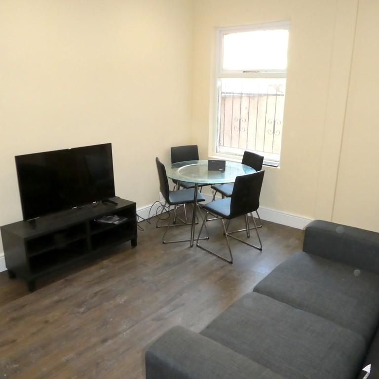 5 bedroom end of terrace house to rent - Photo 1