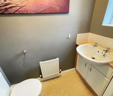 3 bedroom end of terrace house to rent - Photo 4