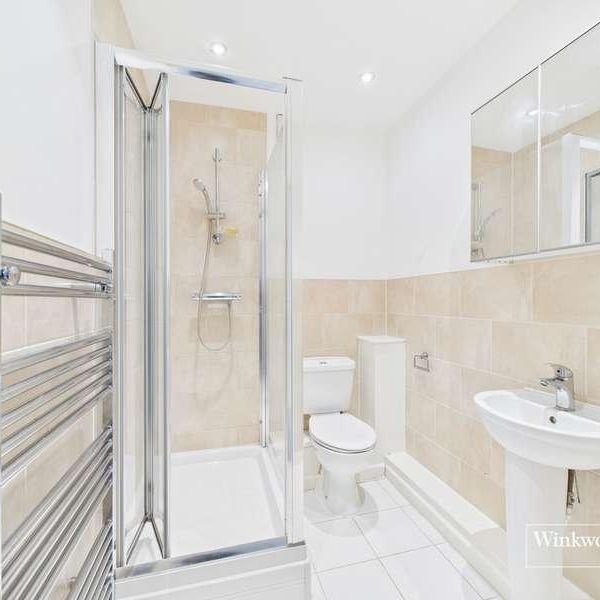 Sunningdale Gardens, London, NW9 - Photo 1