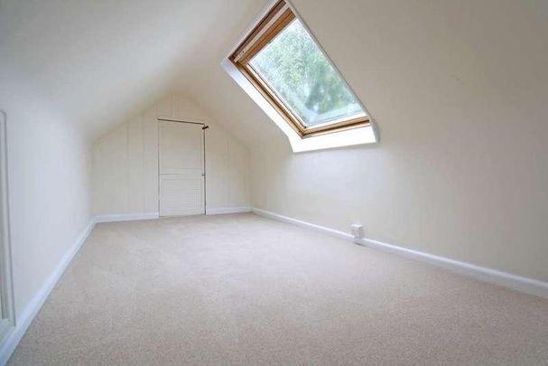 Coysh Square, Topsham, EX3 - Photo 1