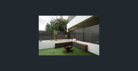 EASY CARE, UNFURNISHED, ENTERTAINER'S DELIGHT! - Photo 4