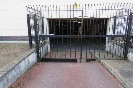 Henke Court, Atlantic Wharf, CARDIFF - Photo 3