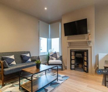 3 bedroom flat to rent - Photo 3