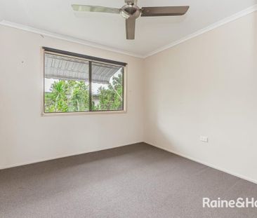 3 BEDROOM TWO-STOREY FAMILY HOME WITH RUMPUS ROOM! - Photo 3