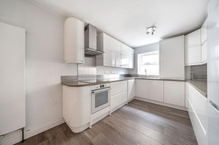 2 bedroom maisonette to rent - Photo 4