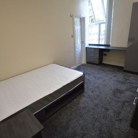 4 bedroom flat to rent - Photo 3