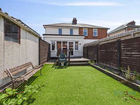 3 bedroom semi-detached house to rent - Photo 4
