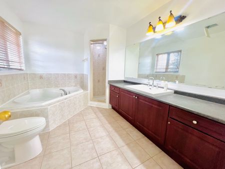 For Lease - 33 Fairlawn Boulevard, Brampton, Ontario - Photo 4