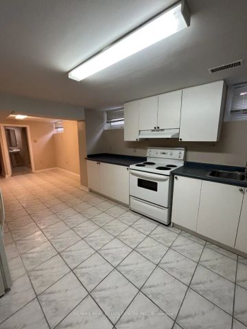 Detached Home For Lease | W9074863 - Photo 4