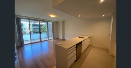 Discover contemporary living at its best with this stylish 1-bedroom apartment, nestled in one of Chatswood's most desirable low-rise residential area - Photo 4