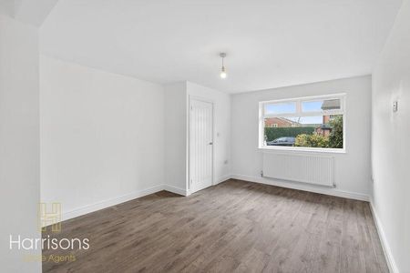 3 bedroom semi-detached house to rent - Photo 5