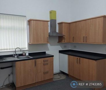 3 bedroom flat to rent - Photo 4