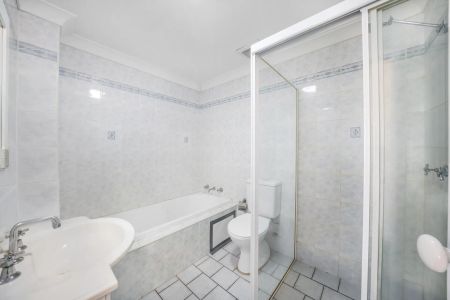 Beautiful apartment in a Leafy Park-side Location - Photo 5