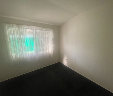 2 Bedroom, 1 Bathroom in the Heart of Moe - Photo 2