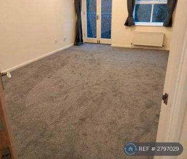 3 bedroom flat to rent - Photo 4