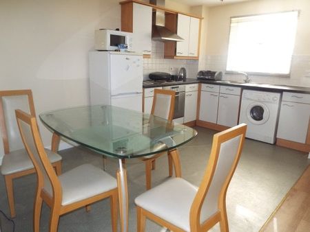 Crawley 2 bedroom flat to rent - Photo 4