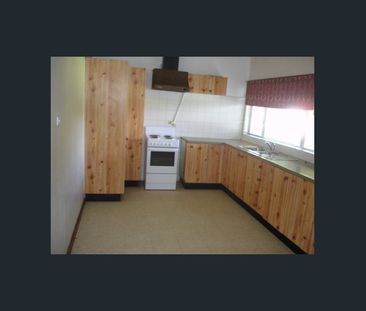 ...WELL PRESENTED... - Photo 1