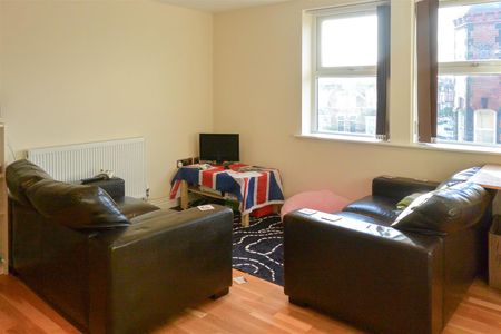 Flat 25, Headingoley Rise Welton Road, Hyde Park, Leeds, LS6 1EE - Photo 4