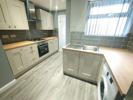 3 bedroom terraced house to rent - Photo 2