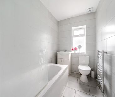 4 bedroom semi-detached house to rent - Photo 6