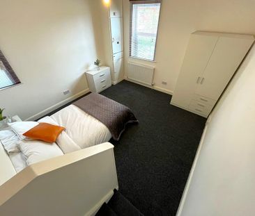 1 bedroom in a house share to rent - Photo 4