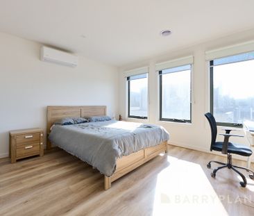 THREE BEDROOM TOWNHOUSE - Photo 5