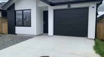 Brand New 4 bed + 2 Bath + garage - Photo 3