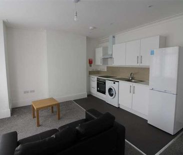 Morris Road Upper Flat, **student Apartment** Student Apartment **,... - Photo 1
