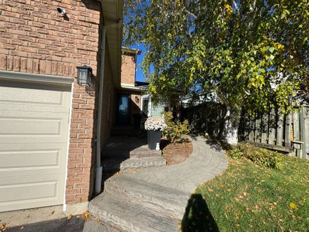 For Lease - 37 Wood Drive, Whitby, Ontario - Photo 3