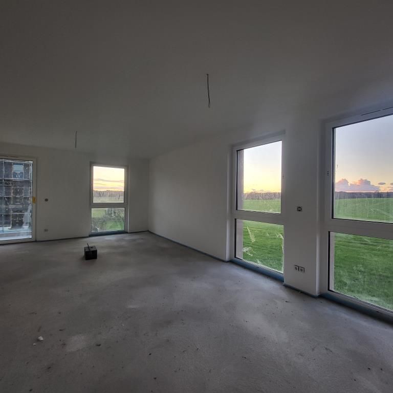 Lichtdurchfluteter ERSTBEZUG mit Aufzug und EBK - Foto 1