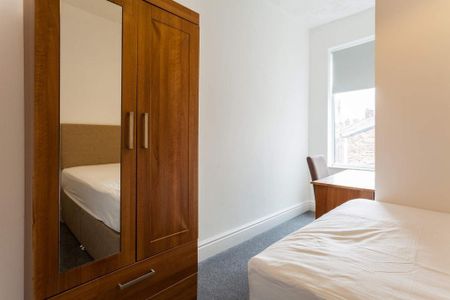 5 bedroom terraced house to rent - Photo 3