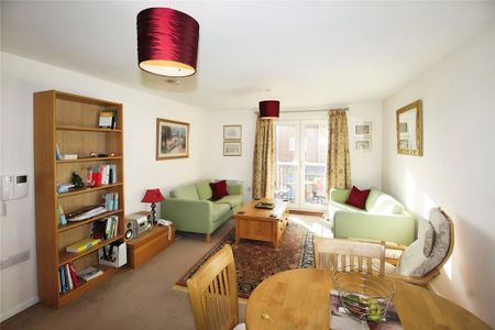 2 bedroom flat to rent - Photo 2