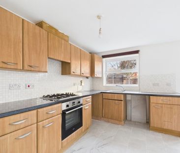 4 bedroom end of terrace house to rent - Photo 3