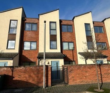 Terraced House to rent on - Photo 4