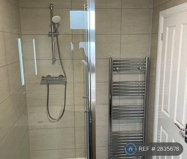 1 bedroom in a house share to rent - Photo 5