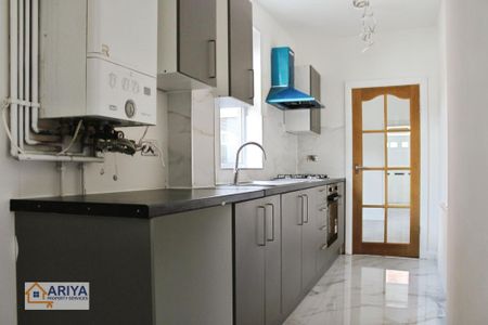 4 bedroom terraced house to rent - Photo 2