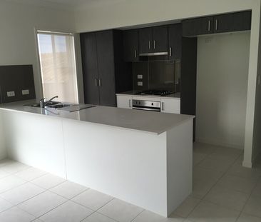 Family Home in Coomera Springs with Several Living Areas and Large ... - Photo 4