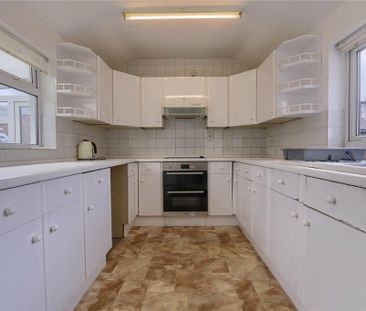 3 bedroom semi-detached house to rent - Photo 6