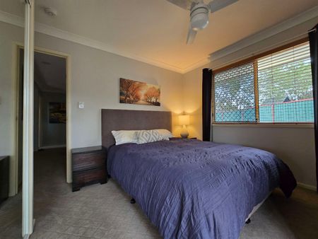 Helensvale - Photo 4