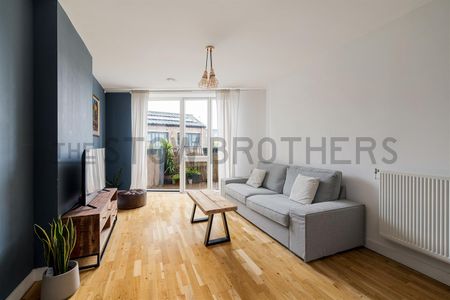 71 Sutherland Road , E17 6BH - Photo 4