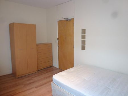 1 bedroom in a flat share to rent - Photo 5